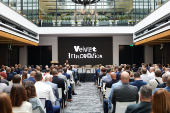 Velvet Innovation Conference 2023: Co nás čeká v blízké a daleké budoucnosti?